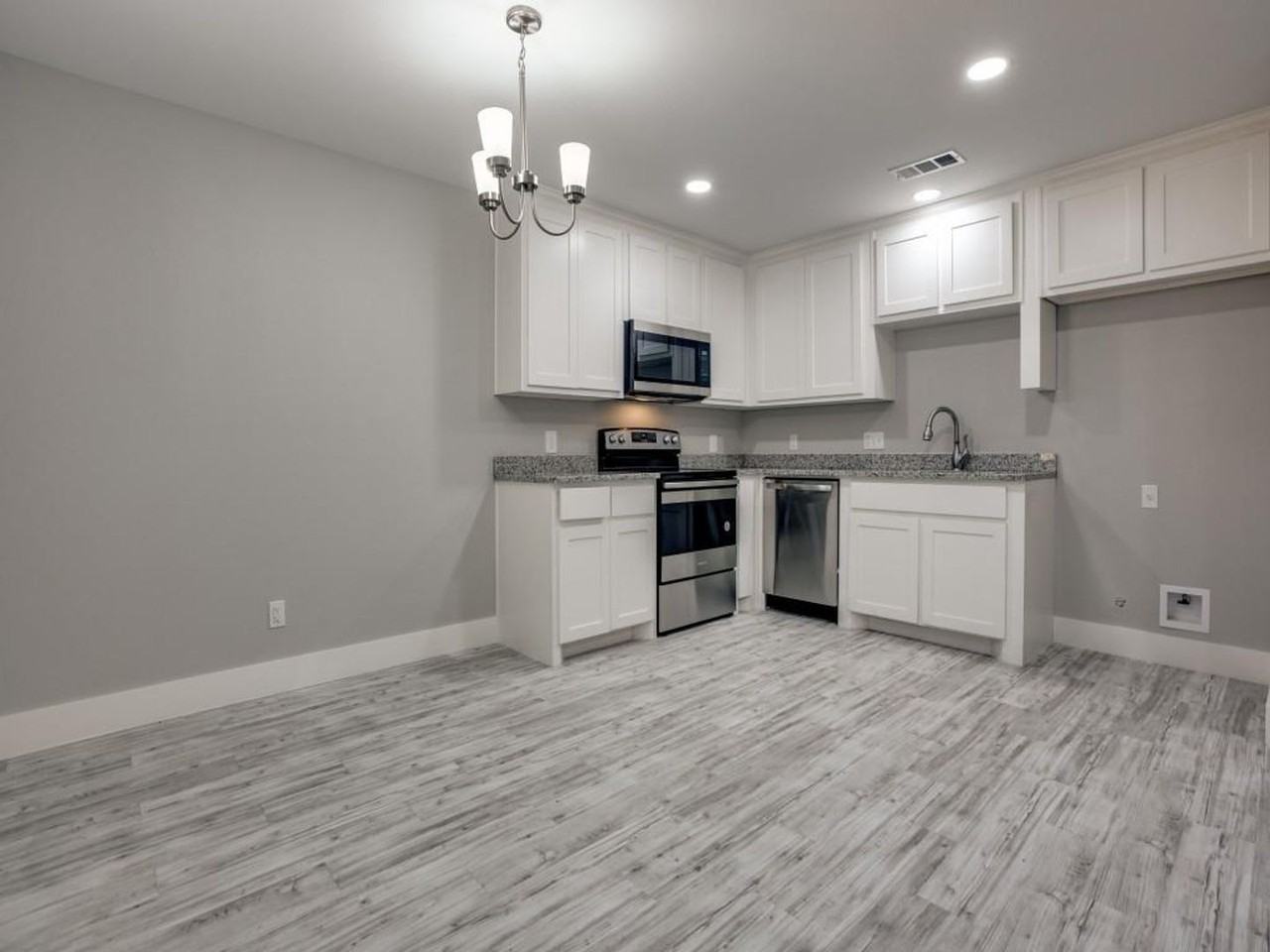 417 East Sears Street - Photo 2 of 20