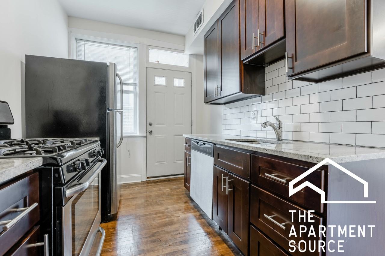 857 W Cornelia Ave #2S