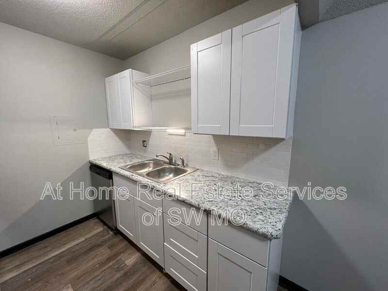 1242 E Cherry St #103 - Photo 4 of 14