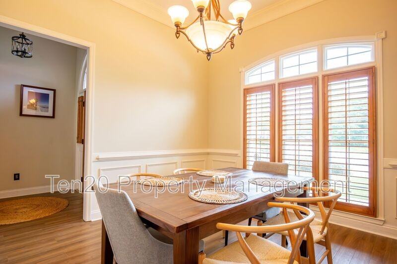 1539 Ridge Creek Way - Photo 3 of 24