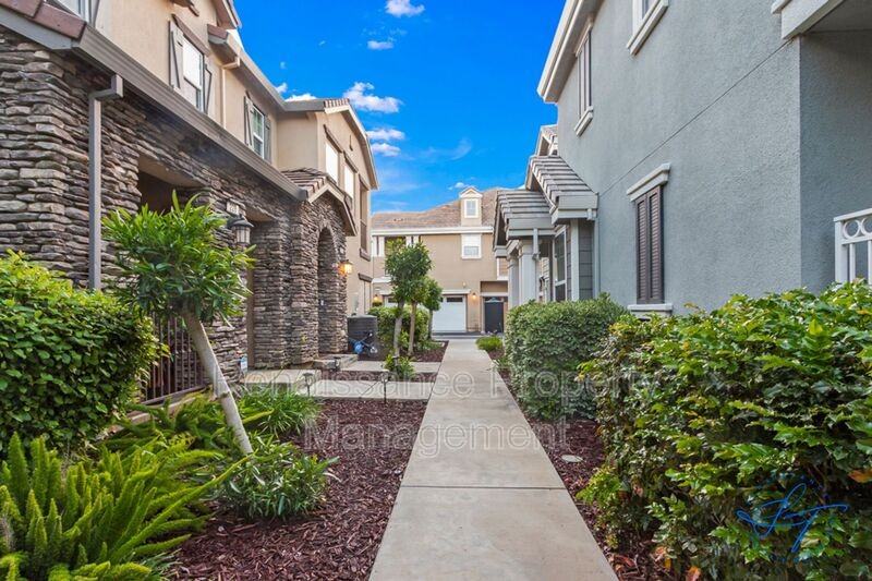 194 S Veracruz Pl - Photo 3 of 35