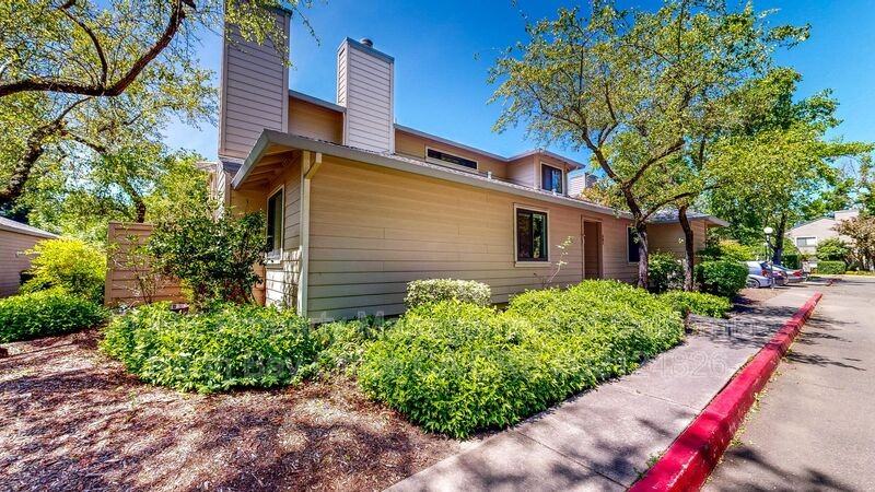 403 Mission Blvd - Photo 2 of 26