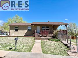 featured image of 2739 Straus Ln