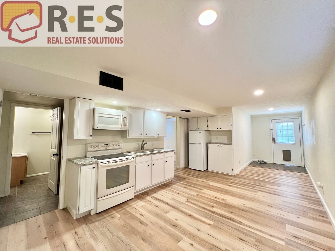 2739 Straus Ln - Photo 2 of 20