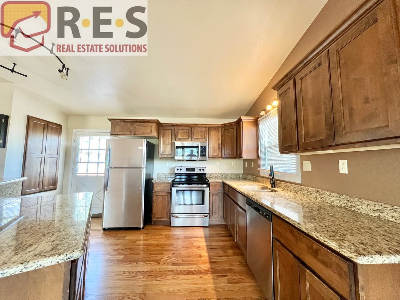 2739 Straus Ln - Photo 3 of 20