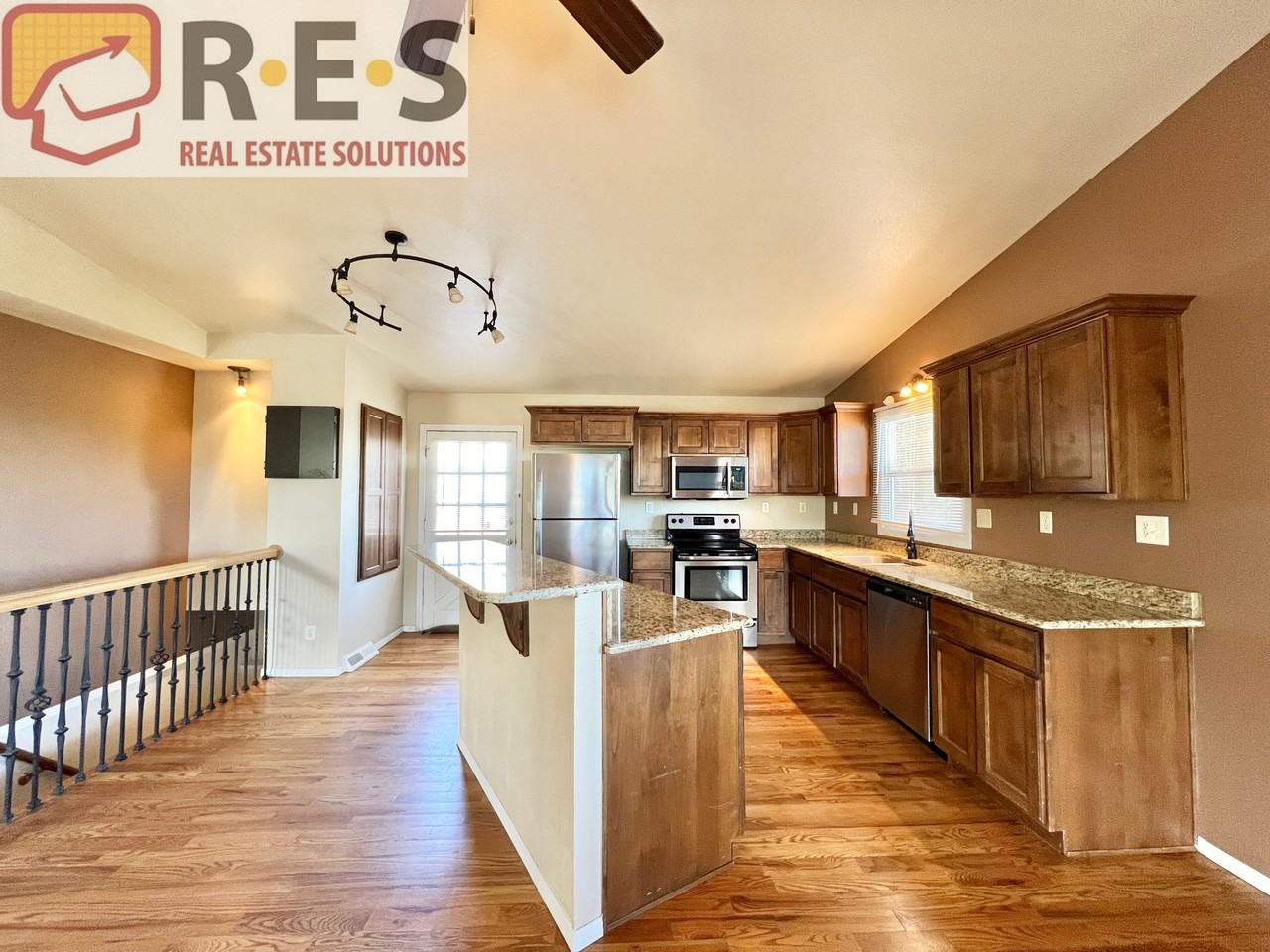 2739 Straus Ln - Photo 4 of 20