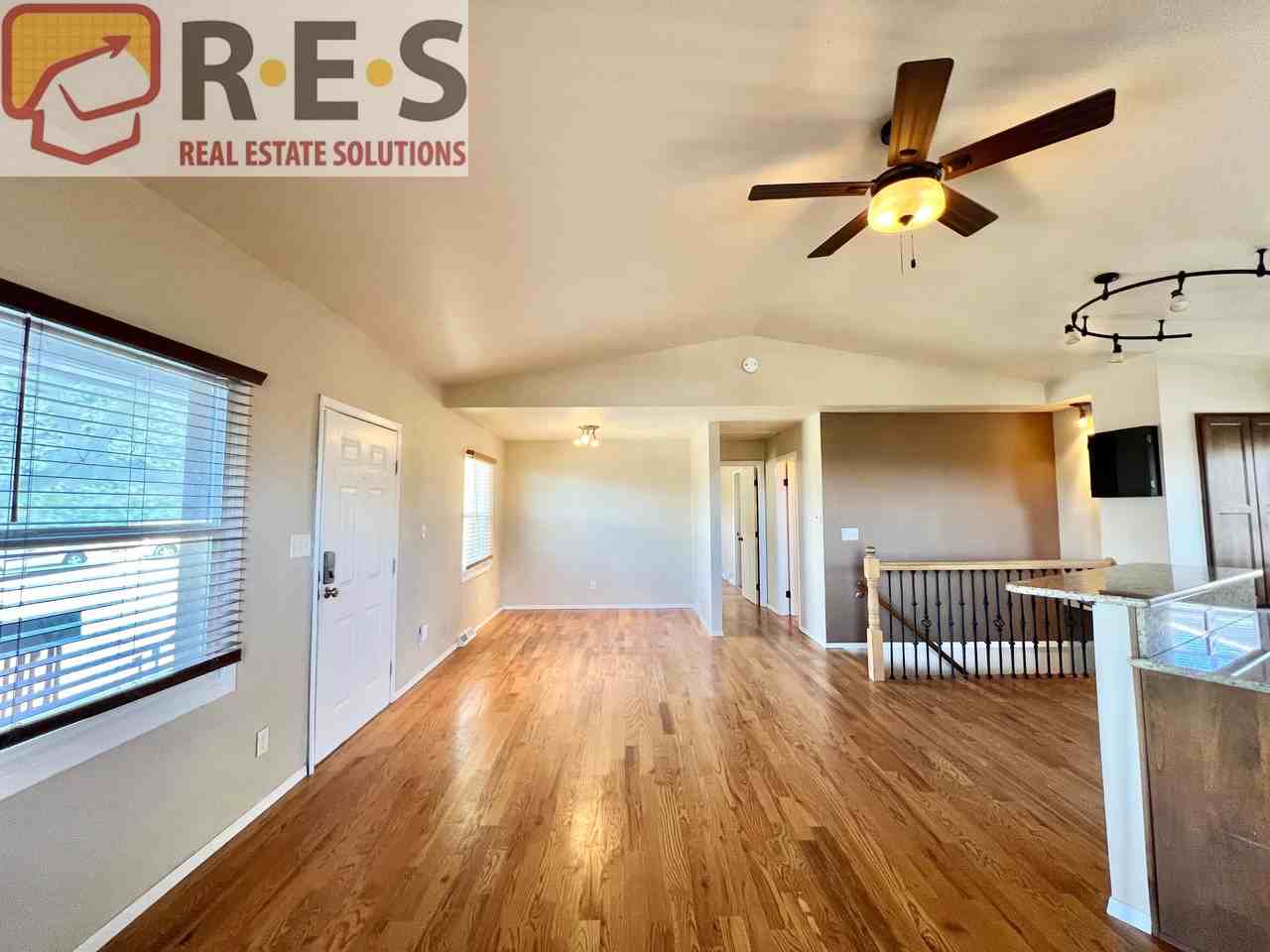 2739 Straus Ln - Photo 6 of 20