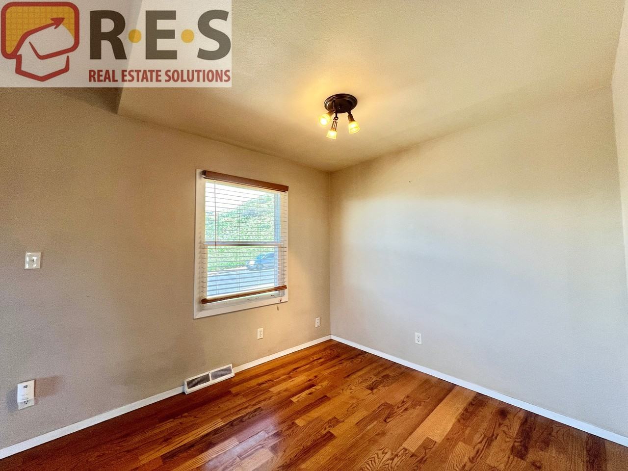 2739 Straus Ln - Photo 7 of 20