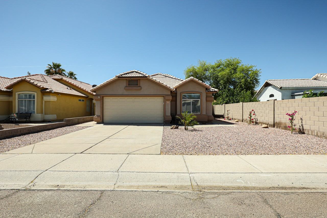 8449 W Audrey Ln - Photo 4 of 41