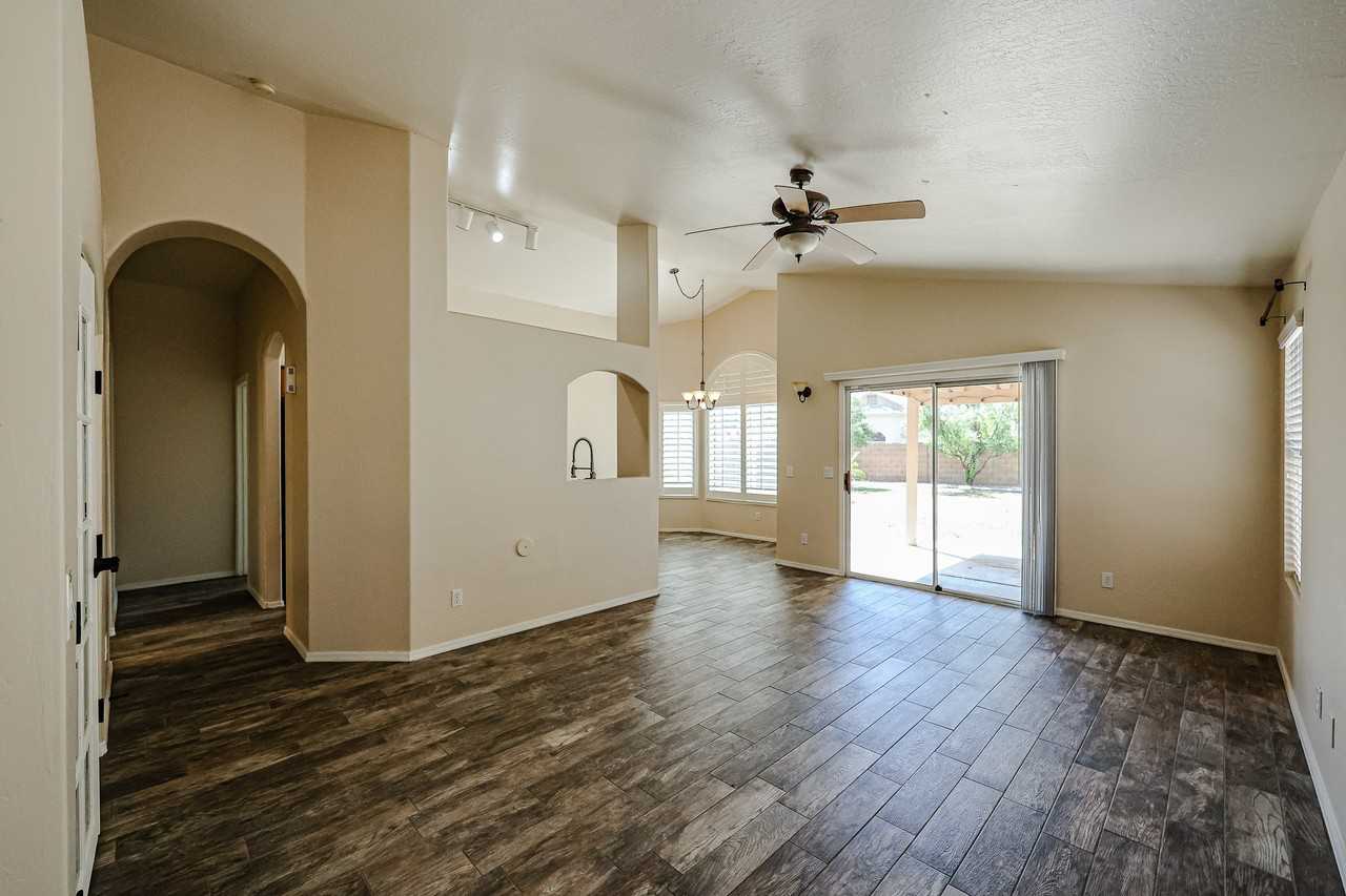 8449 W Audrey Ln - Photo 5 of 41