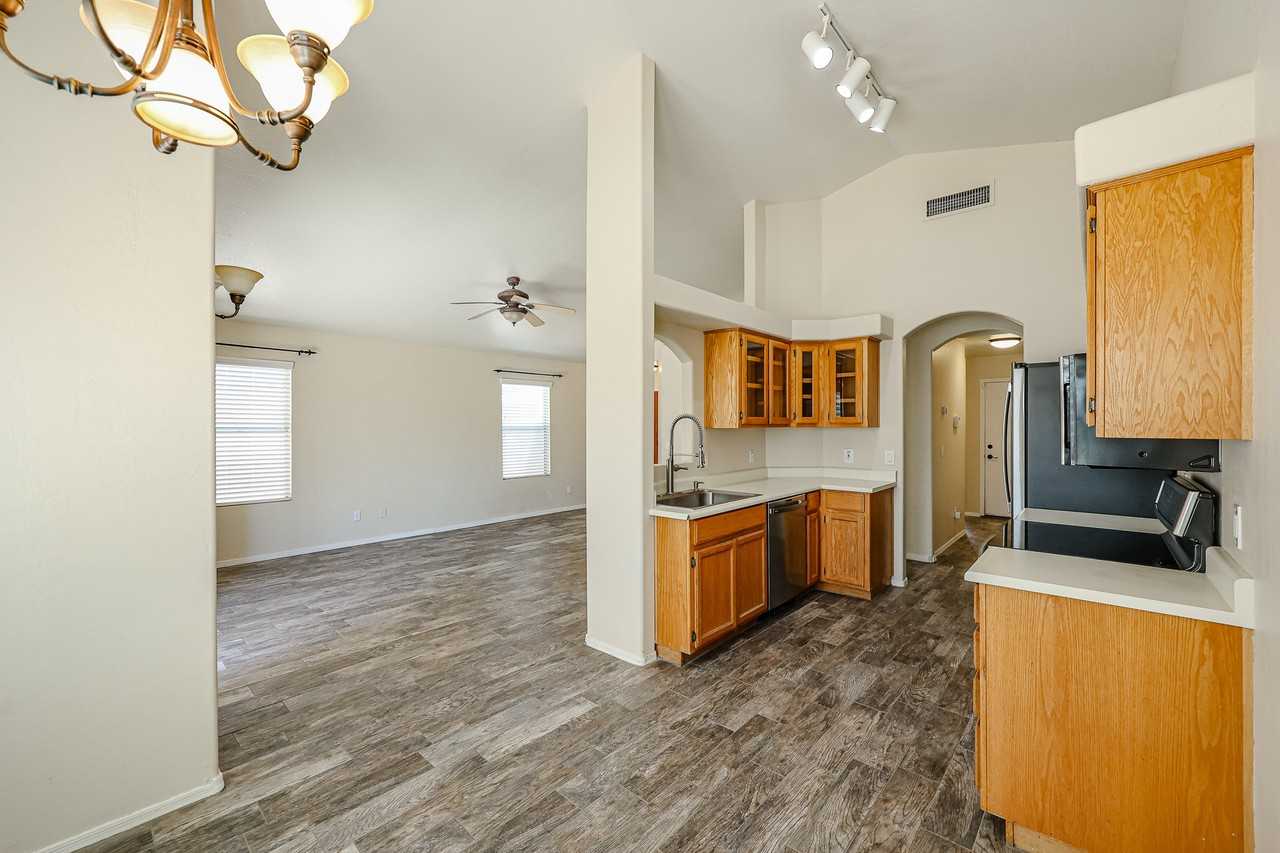 8449 W Audrey Ln - Photo 7 of 41