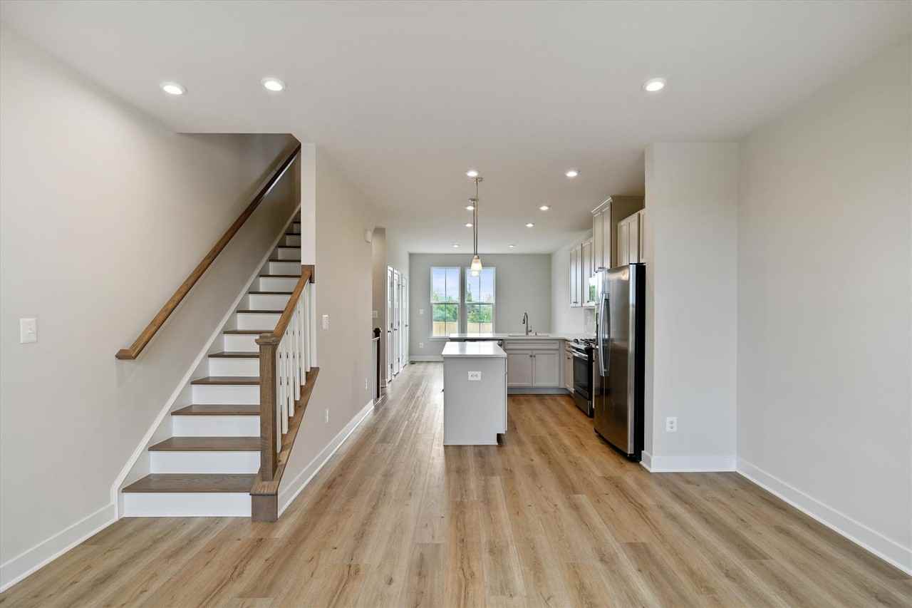 4328 Ellipse Ter - Photo 4 of 41