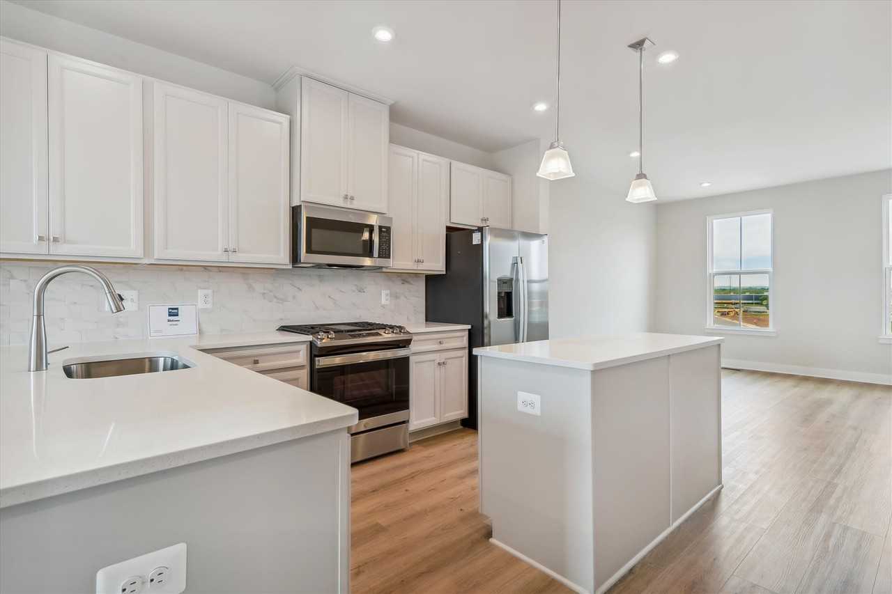 4328 Ellipse Ter - Photo 5 of 41