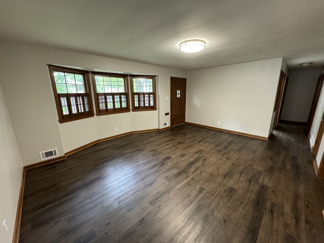 8114 Hardy Ave - Photo 3 of 15