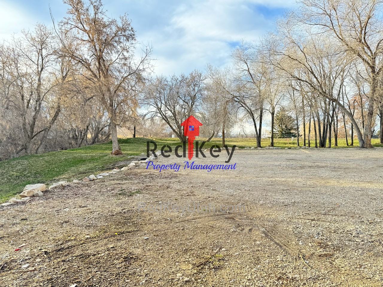 695 S Main St - Photo 2 of 19