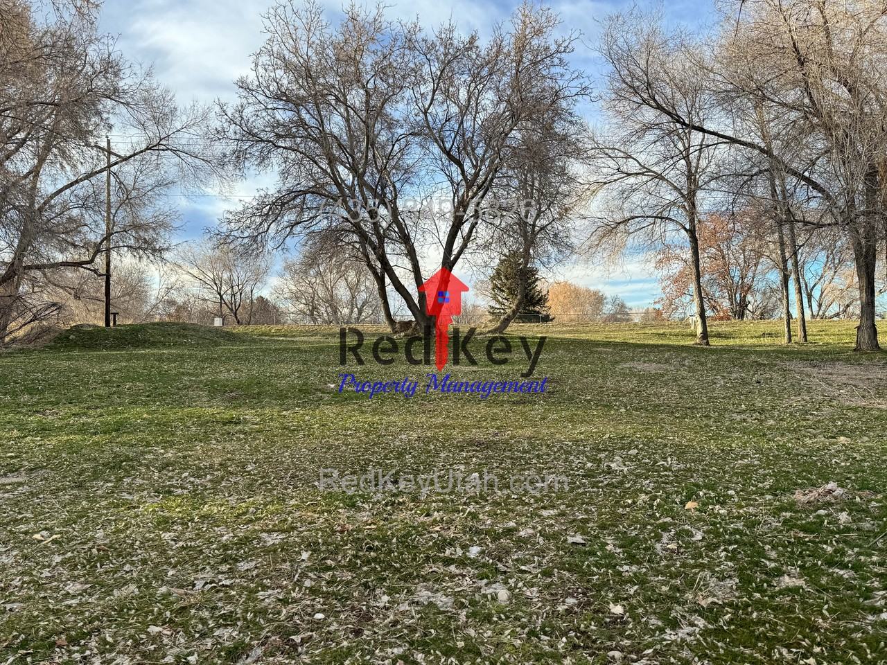 695 S Main St - Photo 3 of 19