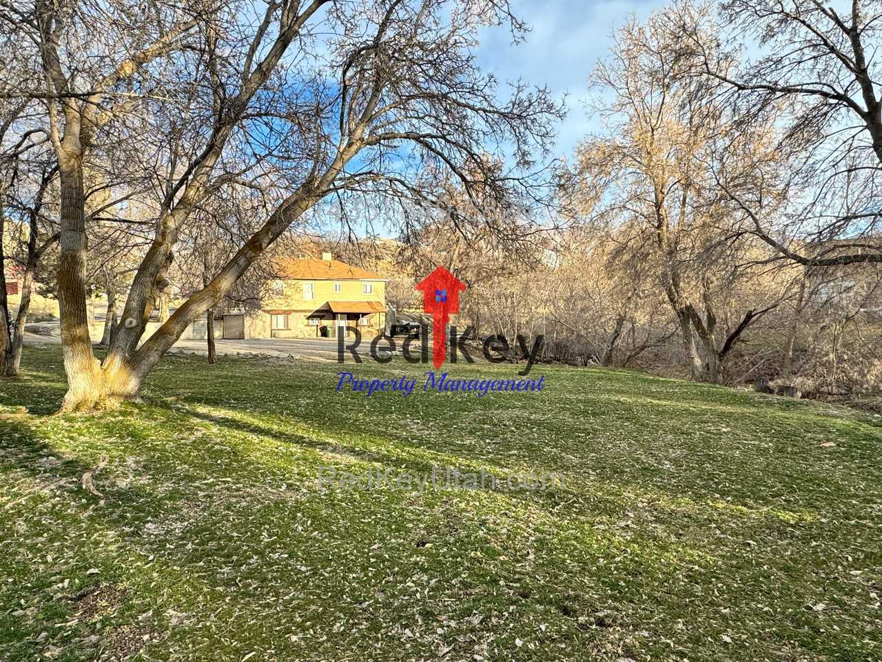 695 S Main St - Photo 4 of 19