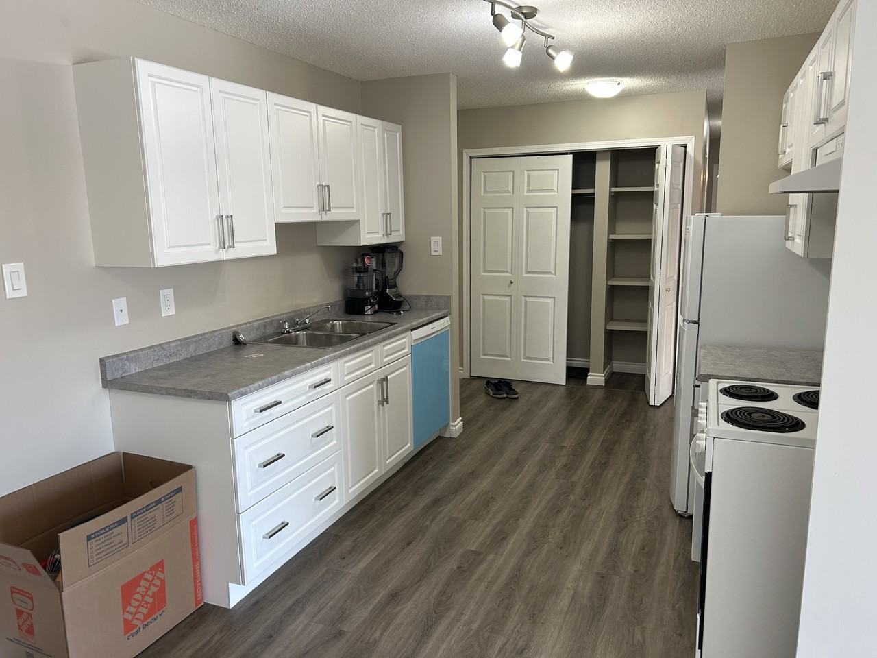 9199 207 St Nw #207 - Photo 3 of 24