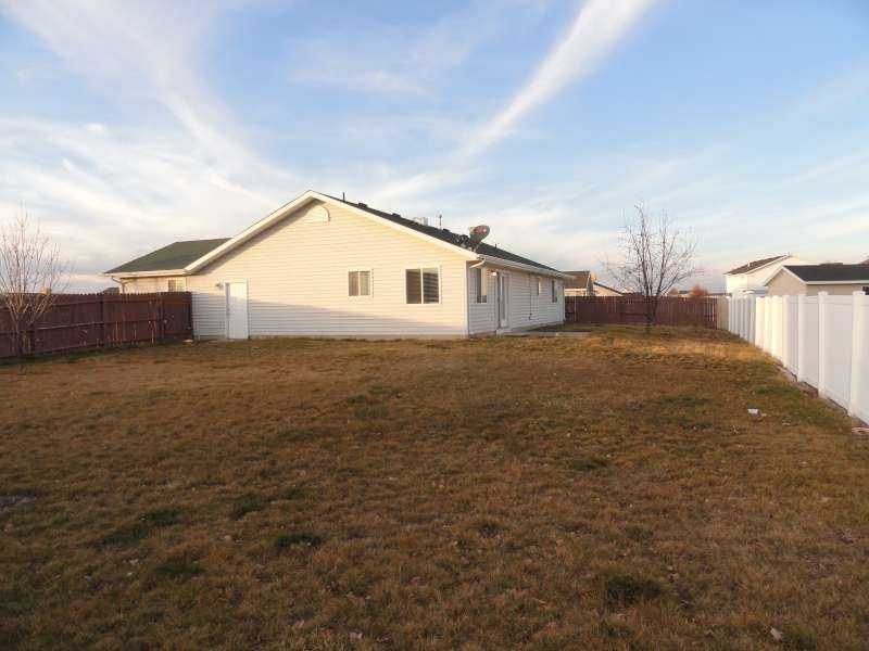 3162 Sw - Photo 3 of 18