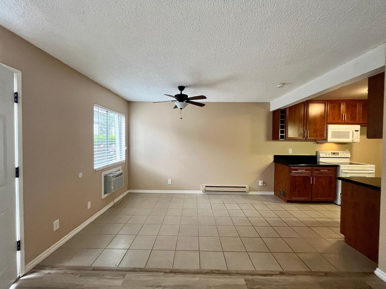 318 S Miraleste Dr - Photo 3 of 24