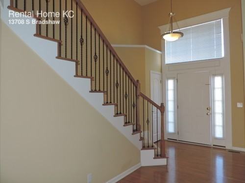 13708 Bradshaw St - Photo 3 of 29