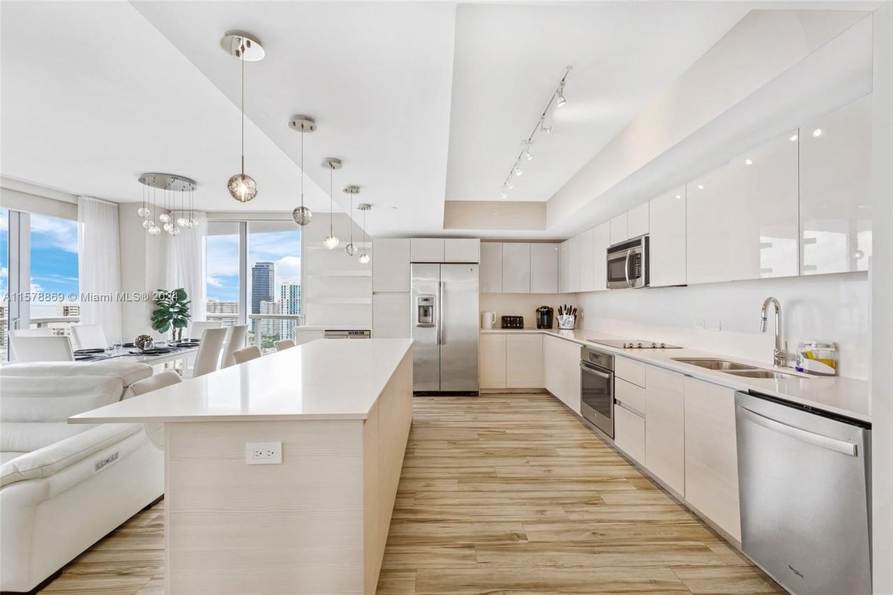 2600 E Hallandale Beach Blvd - Photo 2 of 28