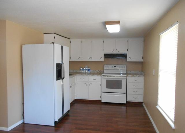 933 Montebello Rd - Photo 2 of 11