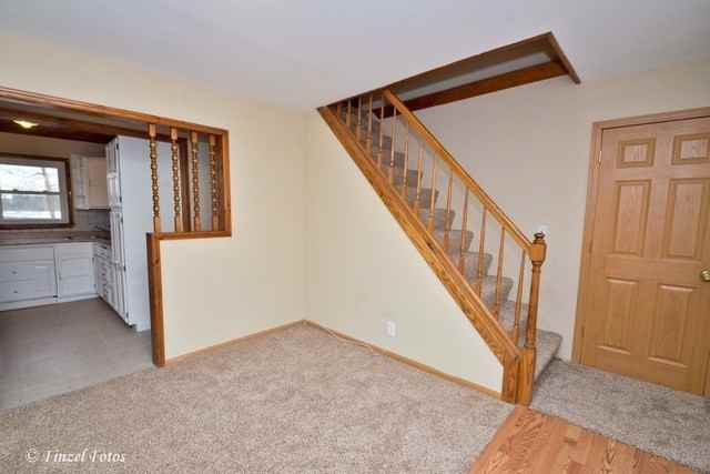 8107 Pinoak Dr - Photo 2 of 12