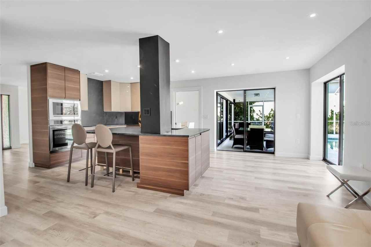 1649 Stanford Ln - Photo 7 of 17