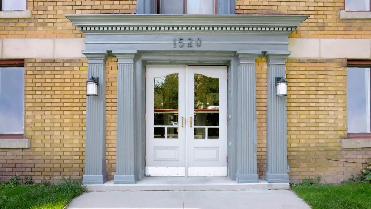 1524 Bathurst Street - Photo 2 of 22