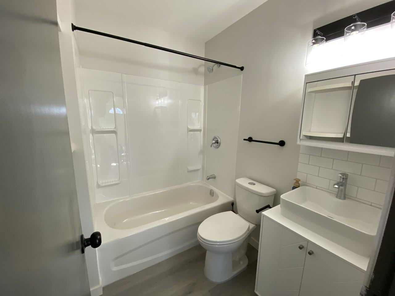 1911 William Avenue West - Photo 3 of 7