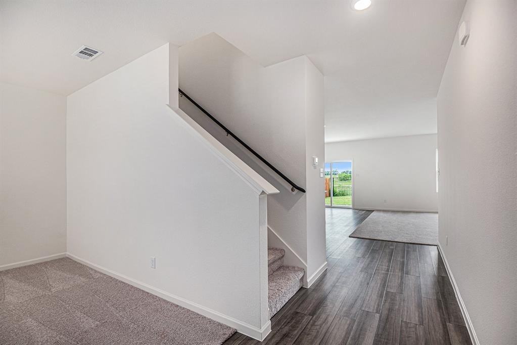 8245 Stovepipe Dr - Photo 7 of 36