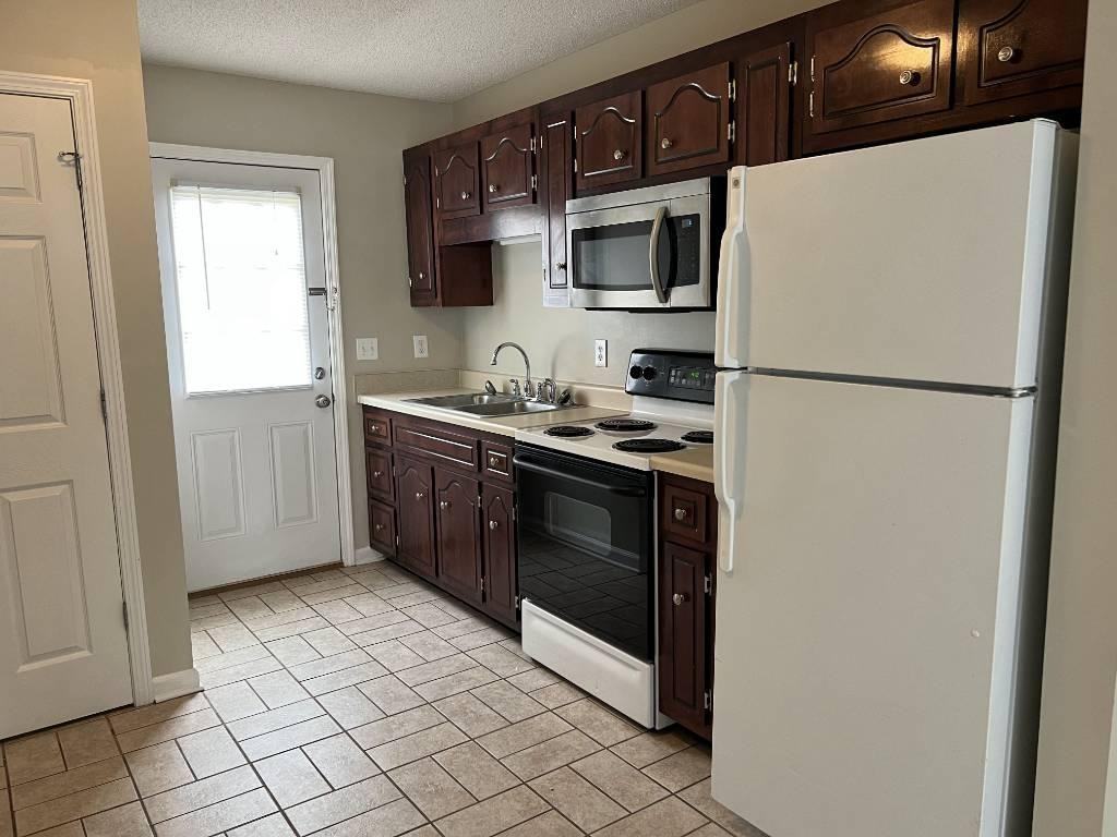 3251 Tower Dr Apt B7 - Photo 7 of 9