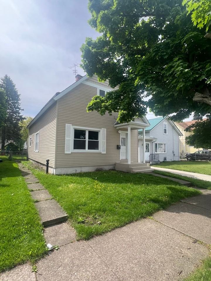 747 E 23rd St - Photo 2 of 11
