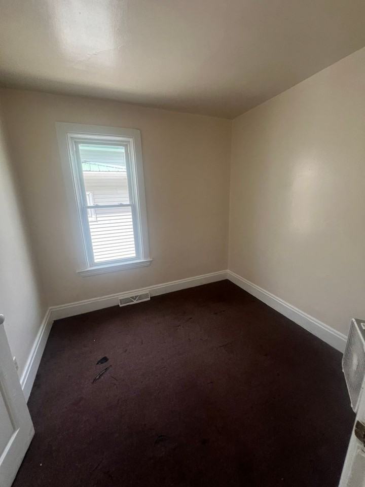 747 E 23rd St - Photo 3 of 11