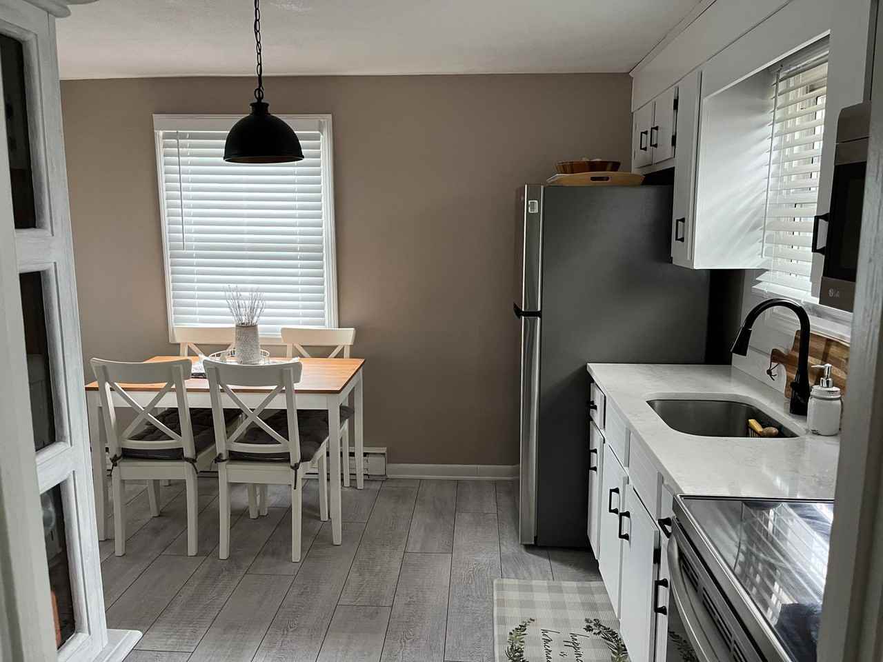 118 Everett St - Photo 3 of 14