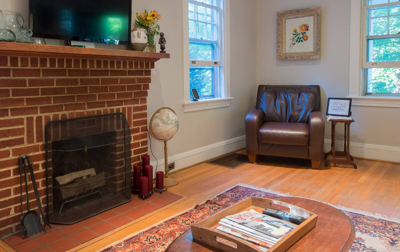 907 W 32nd St - Photo 3 of 14