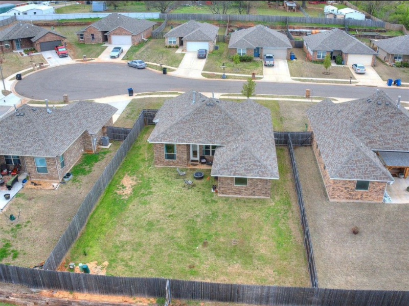 215 Tuscany Cir - Photo 2 of 10