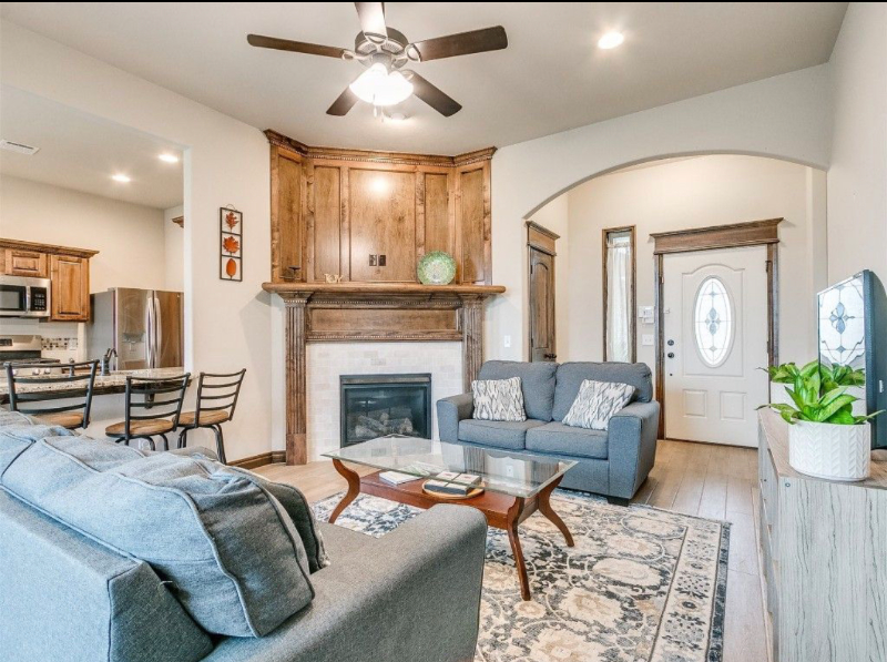 215 Tuscany Cir - Photo 3 of 10