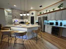 featured image of 7230 Oakridge Ave