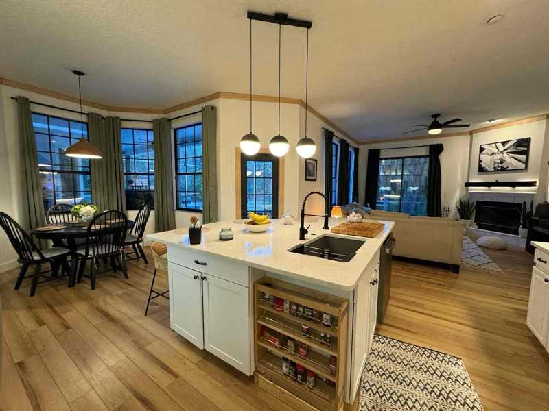 7230 Oakridge Ave - Photo 5 of 48