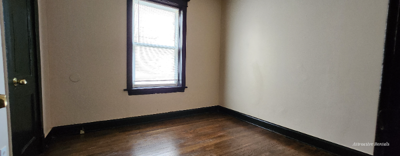 6646 S Bishop St - Photo 3 of 13