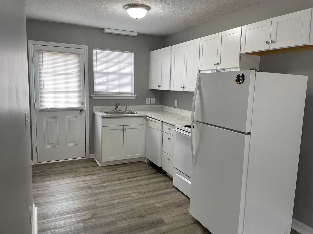 DUBLIN SQUARE APTS - Photo 4 of 15
