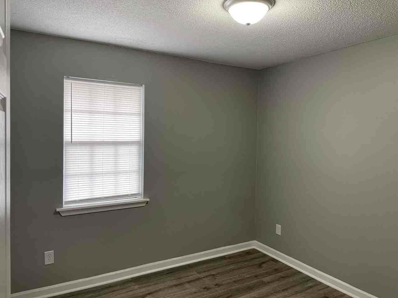 DUBLIN SQUARE APTS - Photo 7 of 15
