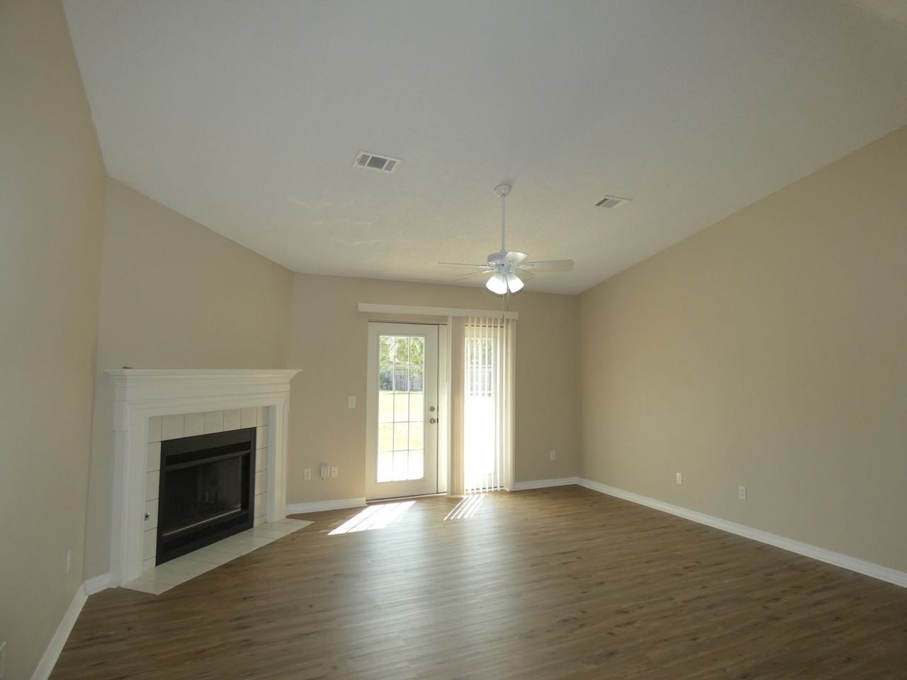 5087 Cassia Dr - Photo 4 of 25