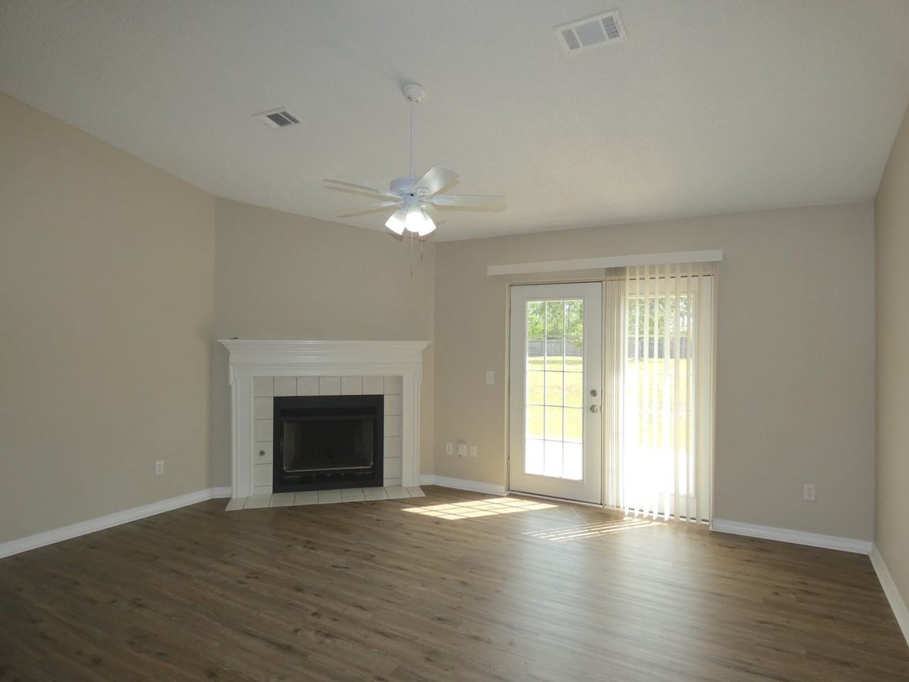 5087 Cassia Dr - Photo 5 of 25