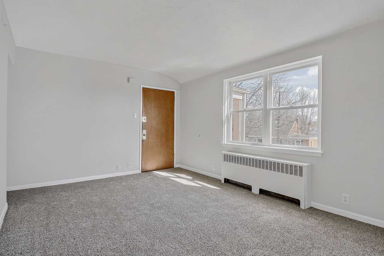 9 Dickinson Ave - Photo 2 of 9