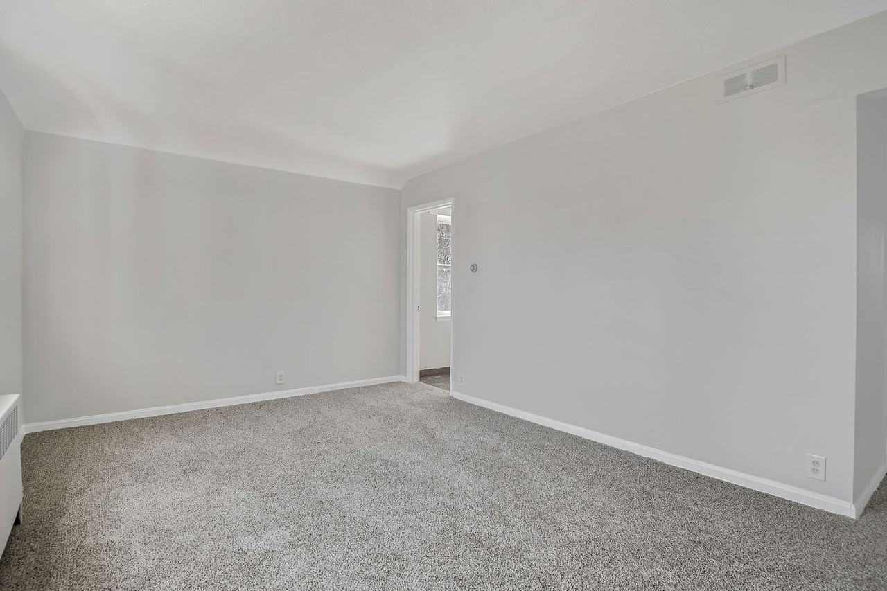 9 Dickinson Ave - Photo 3 of 9