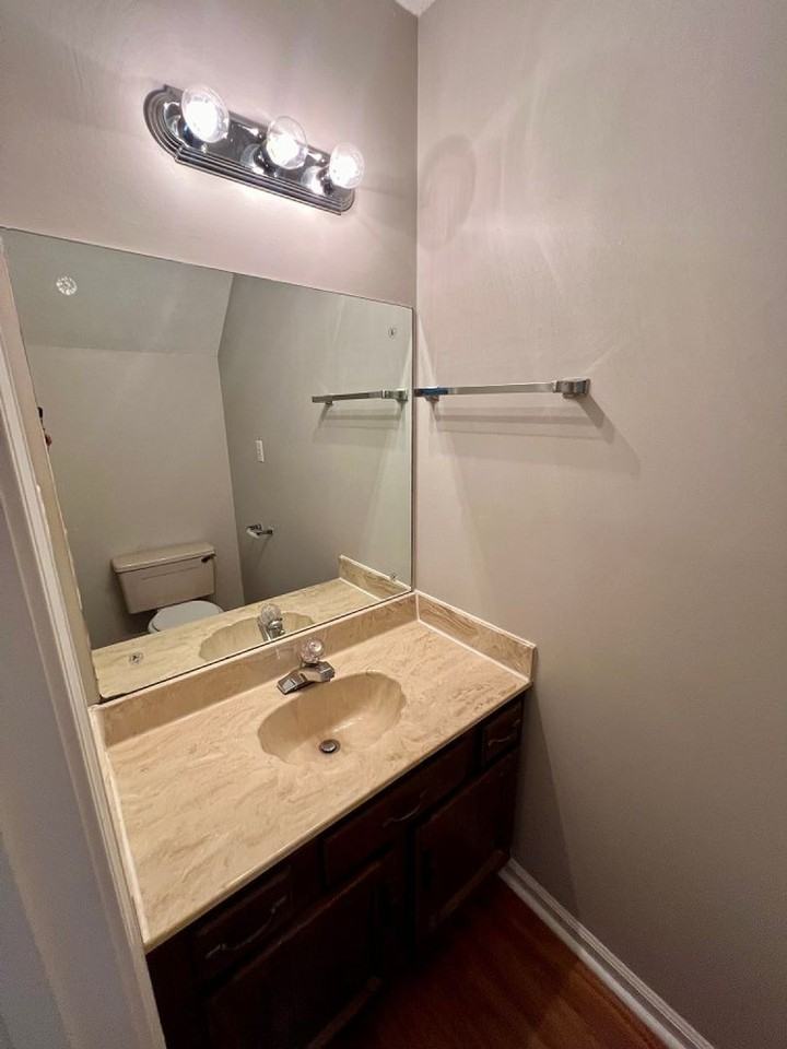 860 Village Ct - Photo 5 of 18