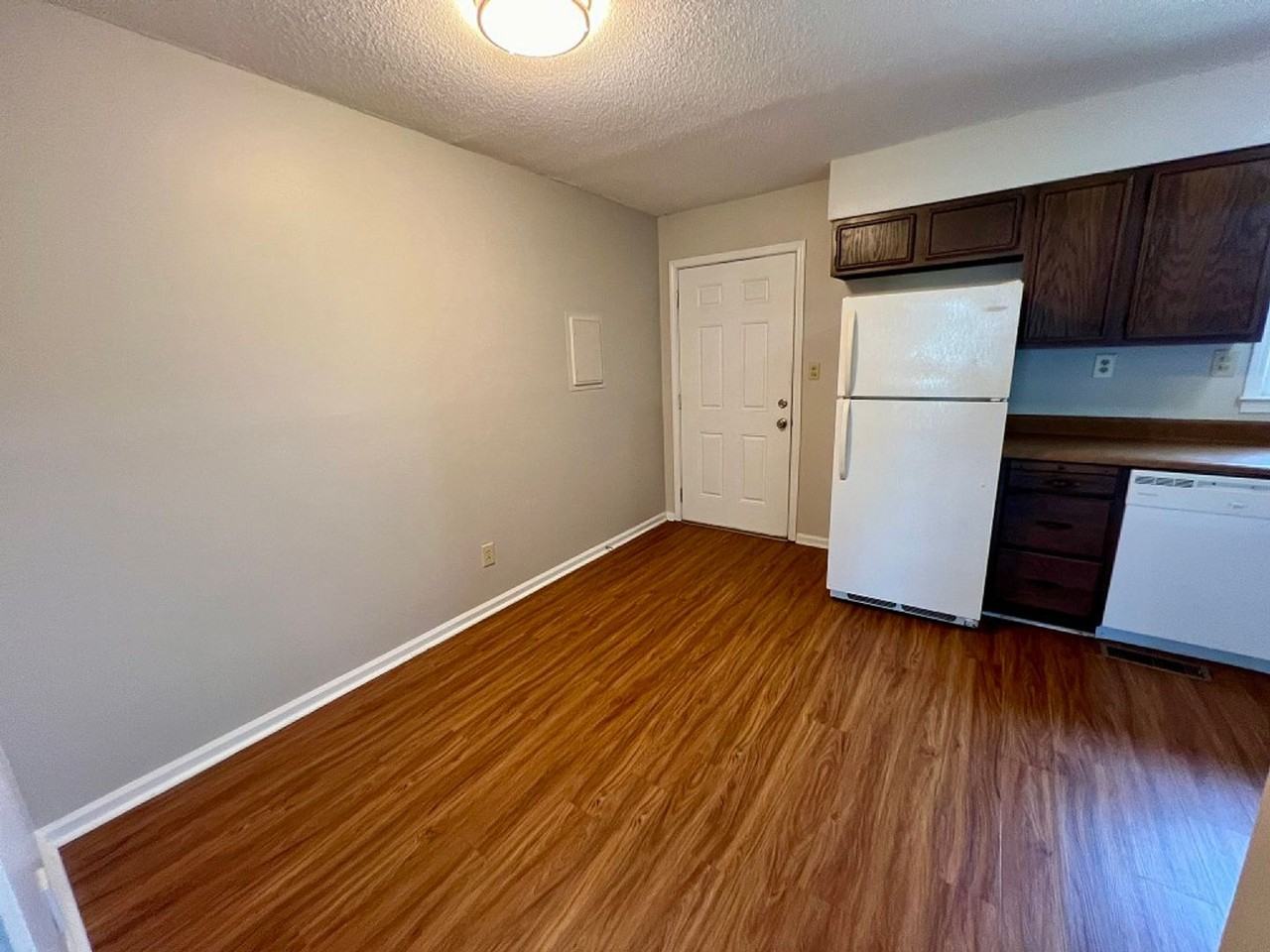 860 Village Ct - Photo 6 of 18